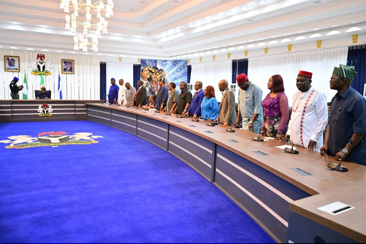 Gov Otu Inaugurates APC Reconciliation Committees For South, Central, Northern Senatorial Districts